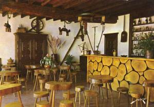 Le bar rustique du Jardin Exotique