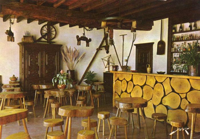 Le bar rustique du Jardin Exotique