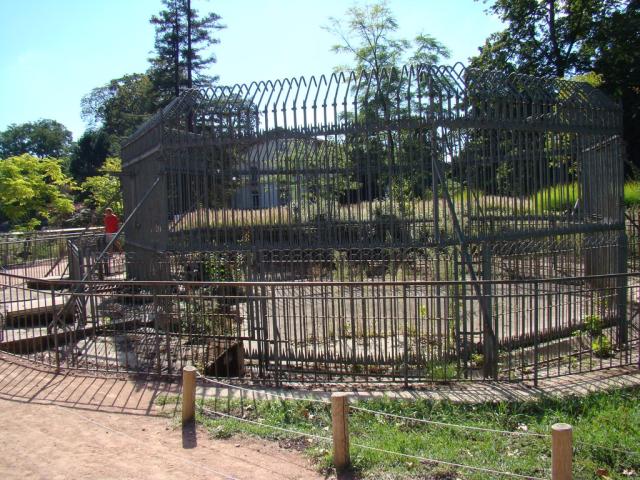 Cage historique des ours bruns